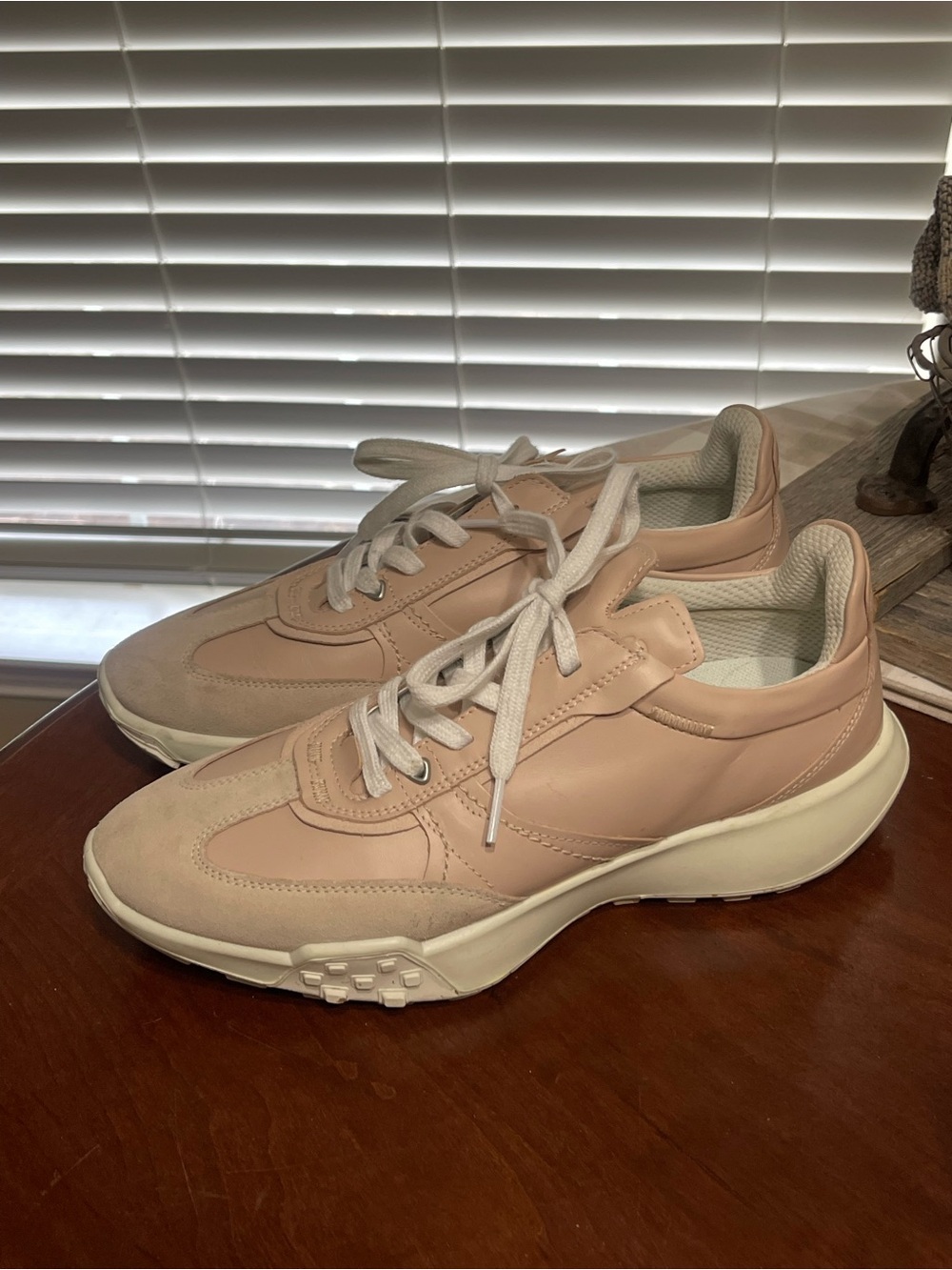 Ecco’s Women’s Retro Sneakers trainer
